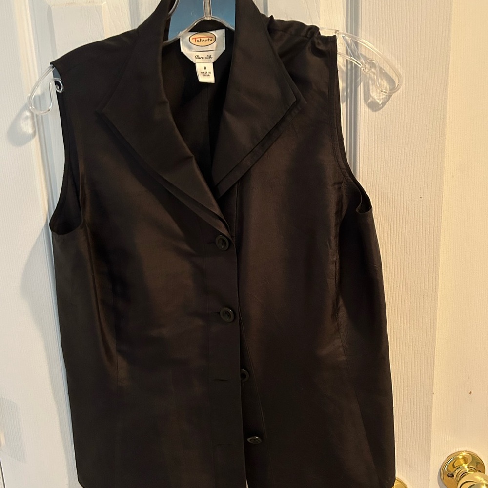 Talbots NWOT Pure Silk Vintage Navy button down Sleeveless Vest Blouse, Size 8